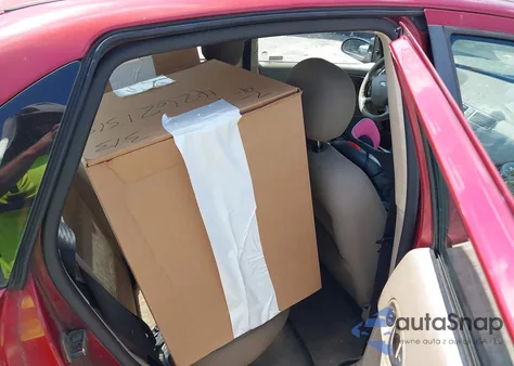 2005 Ford Focus Zx4 z USA, uszkodzony, nr VIN 1FAFP34N45W227246